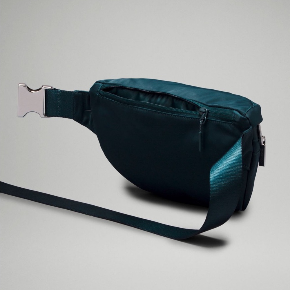 Lululemon- City Adventurer Belt Bag 2.5L - Picture 4 of 11